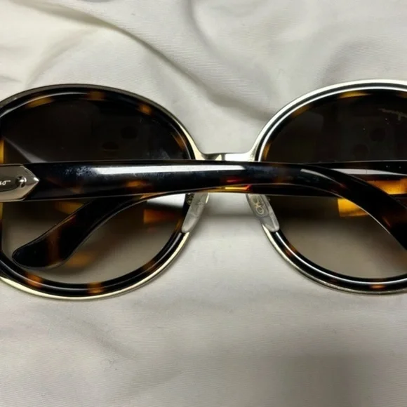 Salvadore Ferragamo tortoise These stylish sunglasses Oversized - Picture 3 of 8